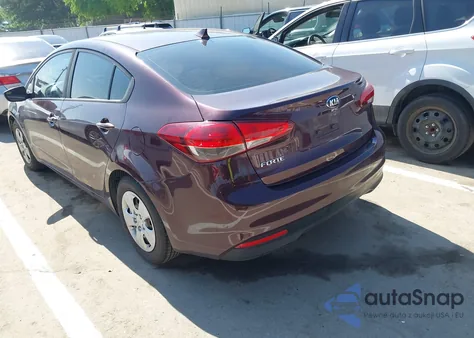 2018 Kia Forte Lx z USA, uszkodzony, nr VIN 3KPFK4A74JE254956